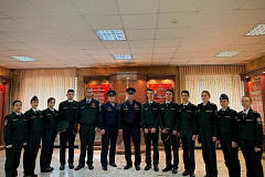 Столичные росгвардейцы организовали День открытых дверей для кадетов подшефного колледжа